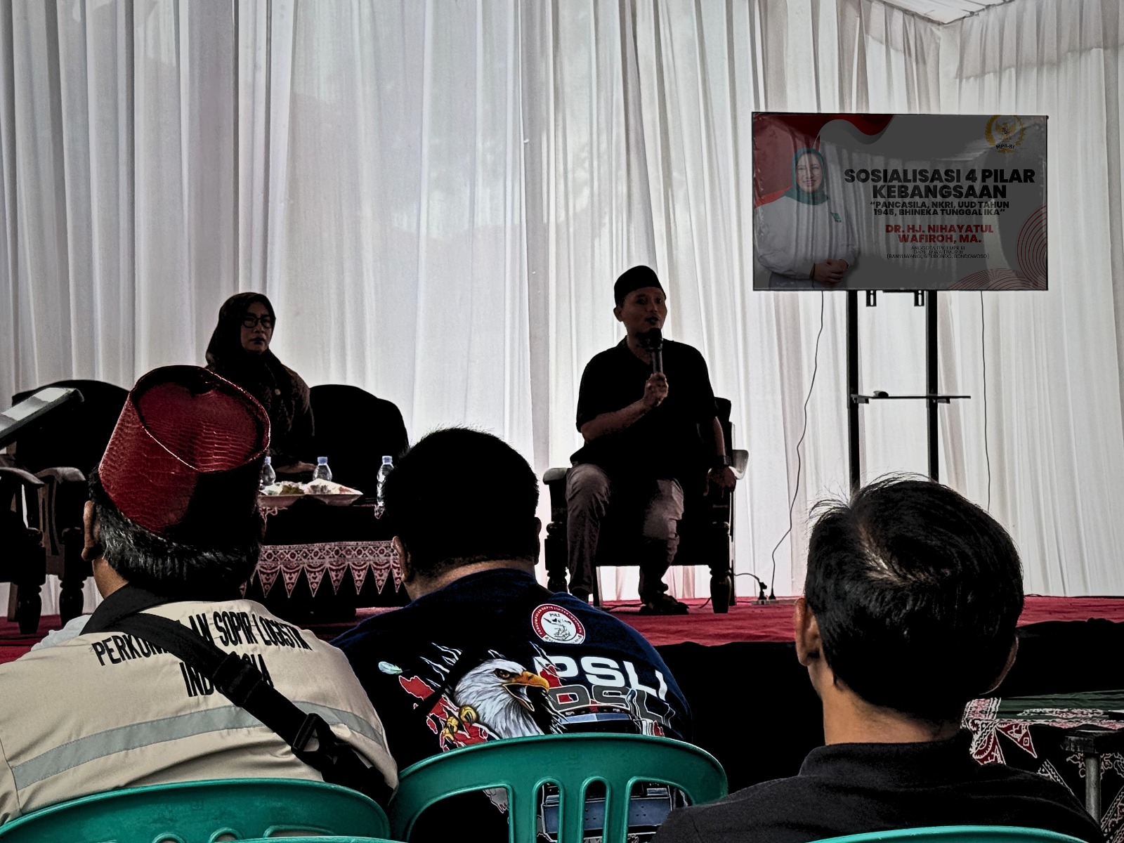 Anggota DPR RI, Nihayatul Wafiroh, gelar Sosialisasi Empat Pilar di Gor SMP 1 Srono, Banyuwangi pada Selasa (9/12/2025). (Foto: Serikatnews)