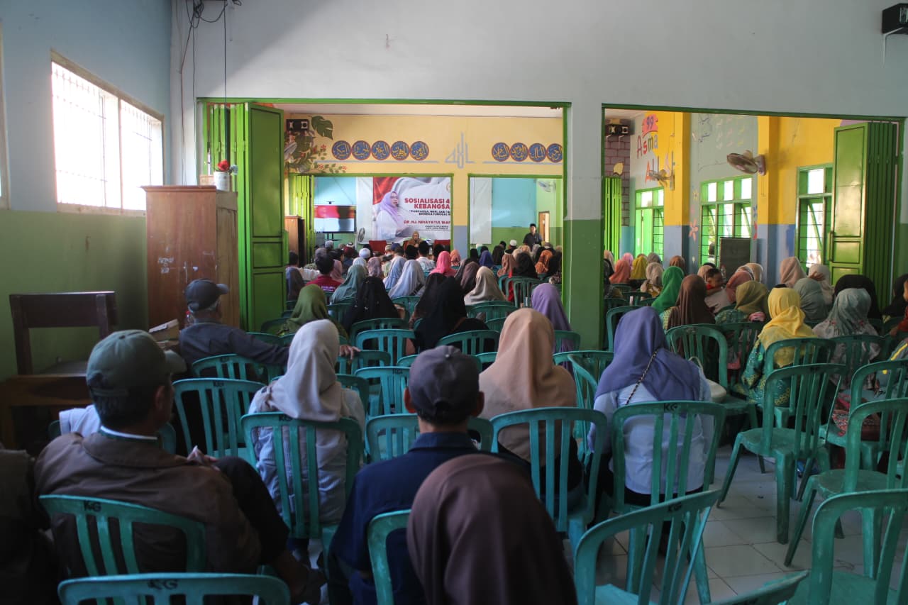 Anggota MPR RI, Nihayatul Wafiroh gelar Sosialisasi Empat Pilar Aula MI Al Hidayatul Islamiyah Sukojati, Blimbingsari, Banyuwangi pada (15/12/2025). (Foto: Serikatnews)