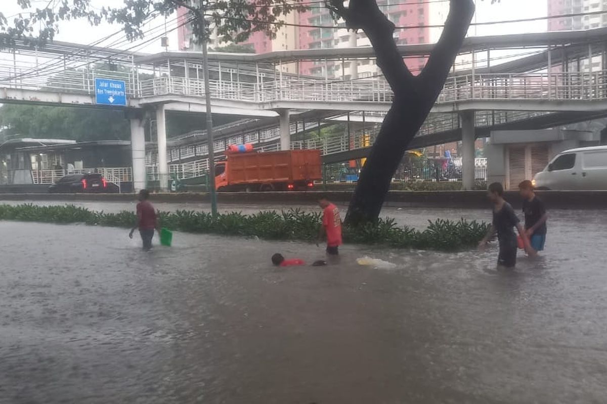 Visual Banjir di ruas jalan Jakarta Barat. (Foto: Istimewa)