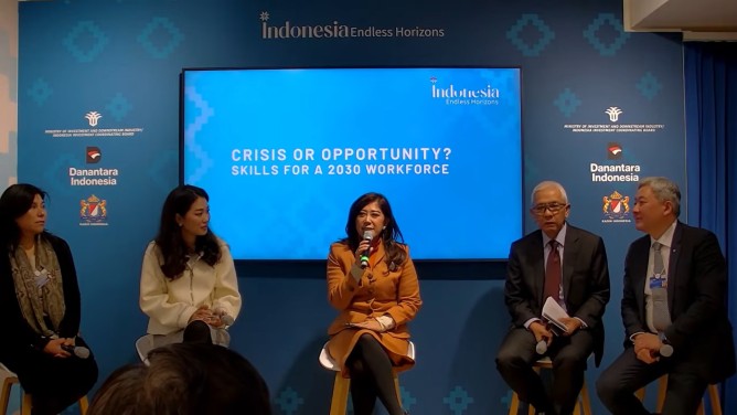 Menkomdigi Meutya Hafid dalam sesi Crisis or Opportunity? Skills for a 2030 Workforce di Indonesia Pavilion, World Economic Forum (WEF) 2026, Davos, Swiss, Selasa (20/01/2026). (Foto: Komdigi)