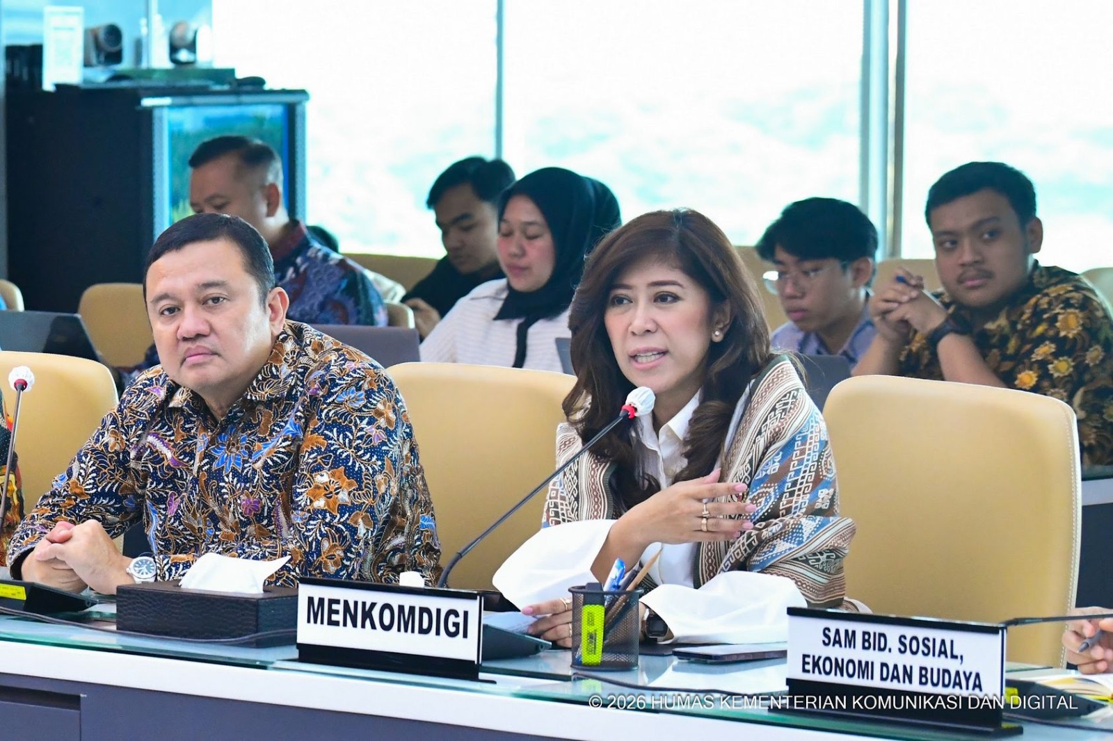 Menteri Komunikasi dan Digital Meutya Hafid saat menerima kunjungan Menteri Pariwisata Widiyanti Putri Wardhana, Selasa (24/2/2026). (Foto: Humas Kemkomdigi) 