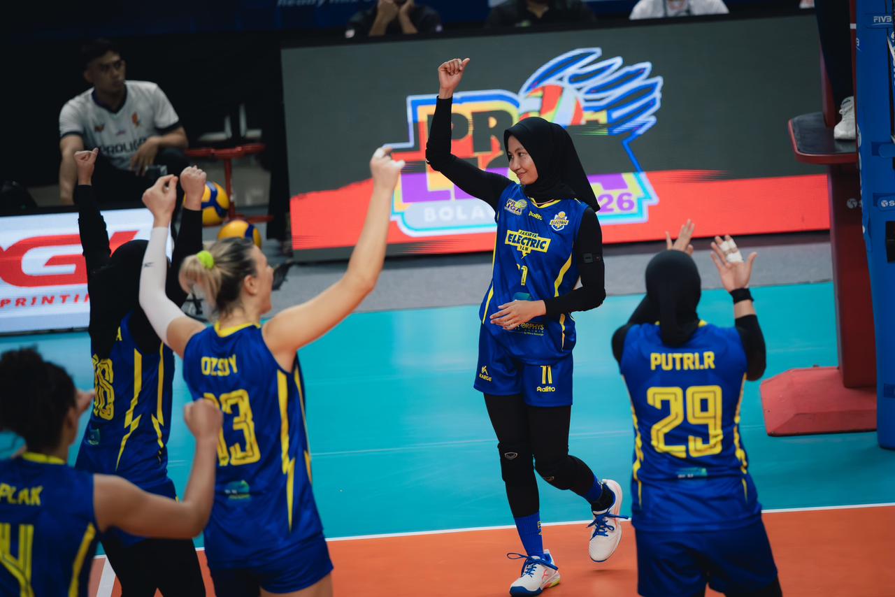 Keterangan: Para pemain Jakarta Electric PLN Mobile merayakan kemenangan setelah mampu mengalahkan Medan Falcons dengan skor 3-0 dalam lanjutan Proliga 2026 putaran kedua yang berlangsung di GOR Utama, Bojonegoro, Jawa Timur, Kamis (12/2). (Dok, PLN)