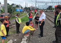 Warga Dilarang Ngabuburit di Sekitar Rel Kereta Api