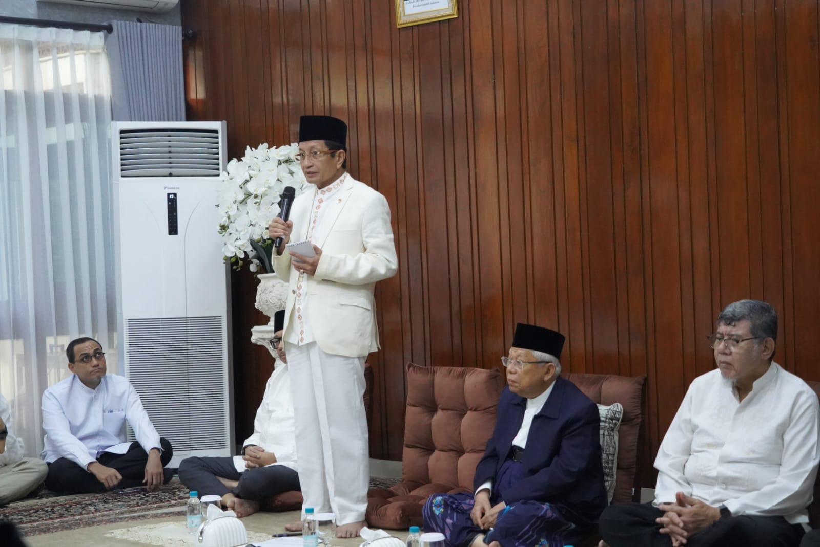 Menag memberikan sambutan pada Tasyakur Milad ke-22 Ikatan Ahli Ekonomi Islam (IAEI) Indonesia dan Silaturahmi Stakeholders Ekonomi Islam di Jakarta, Minggu (1/3/2026). (Foto: Kemenag) 