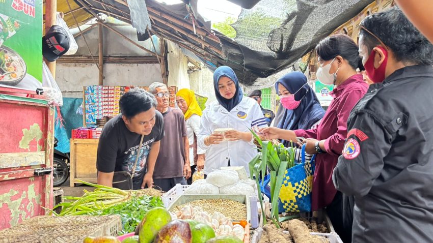 Dini Rahmania Ajak Warga Serbu Pasar Maron, Pedagang Kebanjiran Pembeli