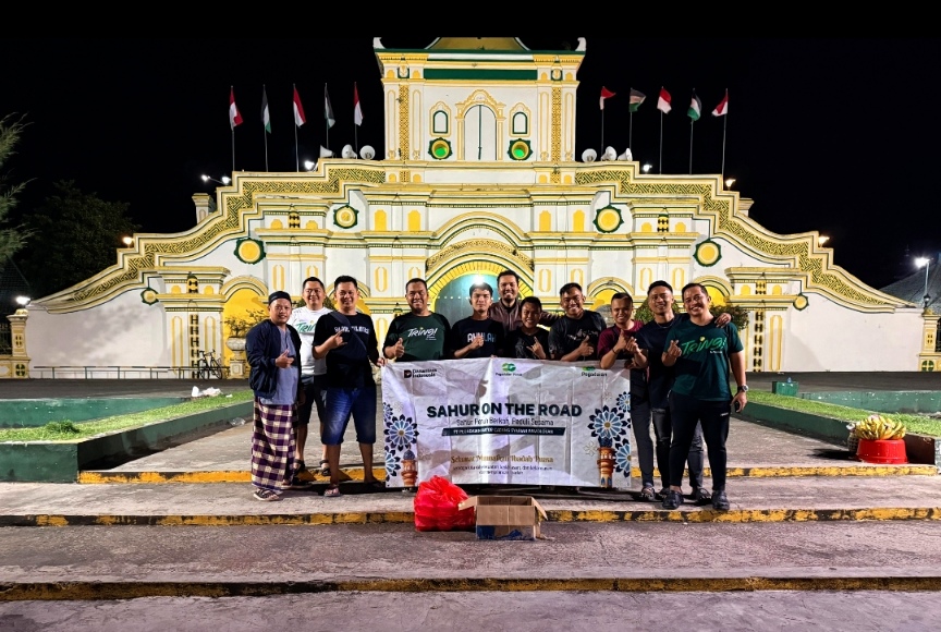 Dalam rangka menyemarakkan Bulan Suci Ramadan 1447 H, PT Pegadaian Kanwil XII Surabaya wilayah deputy bisnis area Pamekasan melalui program Pegadaian Peduli menyelenggarakan Kegiatan Pegadaian Berkah berupa kegiatan berbagi takjil dan sahur on the road. (Foto: Istimewa)