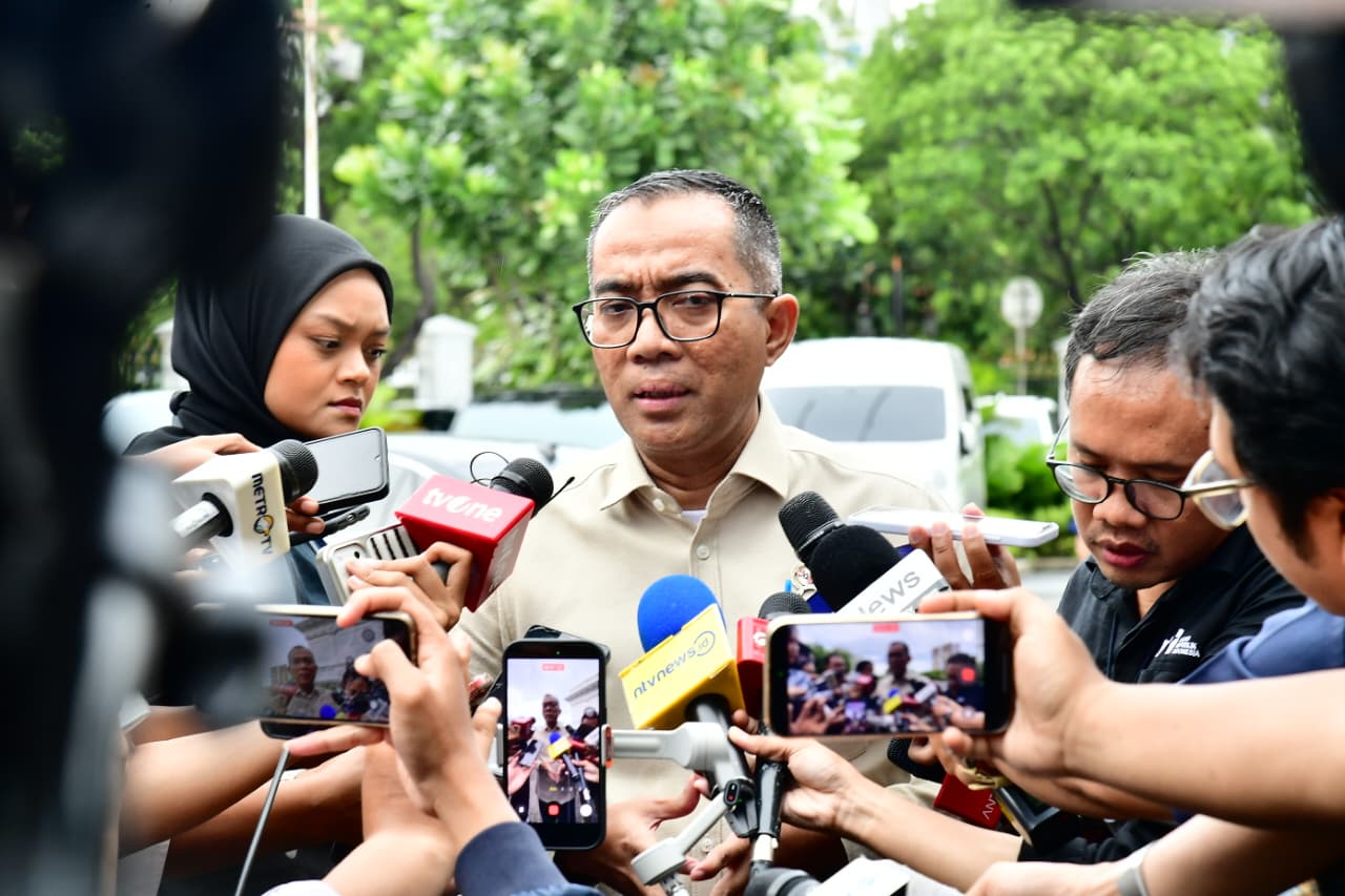 Mendiktisaintek Brian Yuliarto menyampaikan keterangan kepada awak media usai rapat terbatas yang dipimpin Presiden Prabowo Subianto bersama sejumlah menteri terkait di Istana Merdeka, Jakarta, Kamis, 5 Maret 2026. (Foto: BPMI Setpres) 