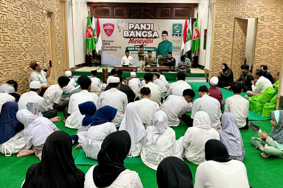 Dewan Komando Pusat (DKP) Panji Bangsa memberikan santunan kepada anak-anak yatim piatu yang digelar di Kantor DPP PKB, Jakarta Pusat, Sabtu (14/3/2026). (Foto: Istimewa) 