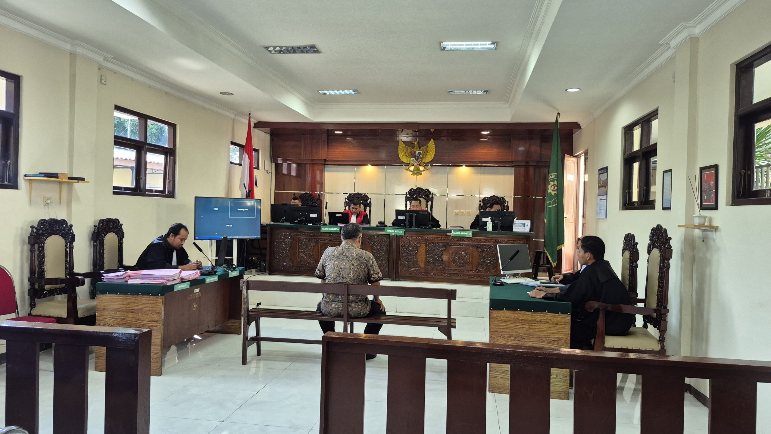 Sidang kasus tambang batuan ilegal atas terdakwa Hartono alias Sintong di Desa Boto. (Foto: Serikat News) 