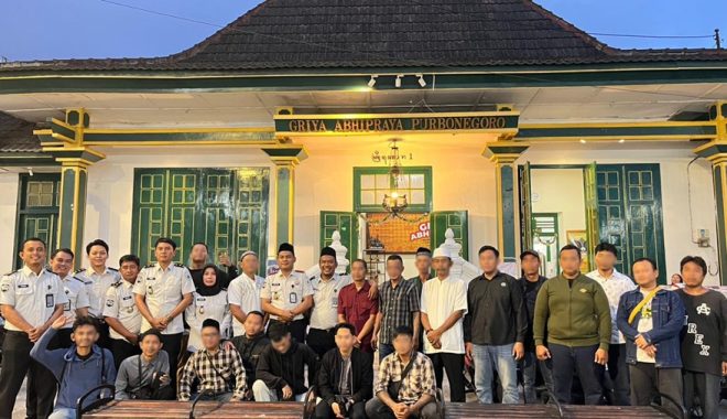 Masyarakat Demo Kejari Pamekasan, Tuntut Kejelasan Tiga Dugaan Kasus Korupsi