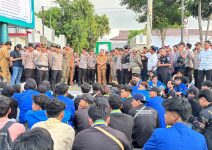 Demo Besar di Probolinggo, Mahasiswa Kritik Mobil Dinas dan Pemangkasan Honor Guru Ngaji