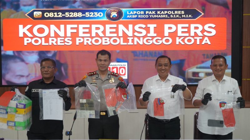 Polres Probolinggo Kota saat konferensi pers di Ruang Rupatama Polres Probolinggo Kota. (Foto: Serikat-News)