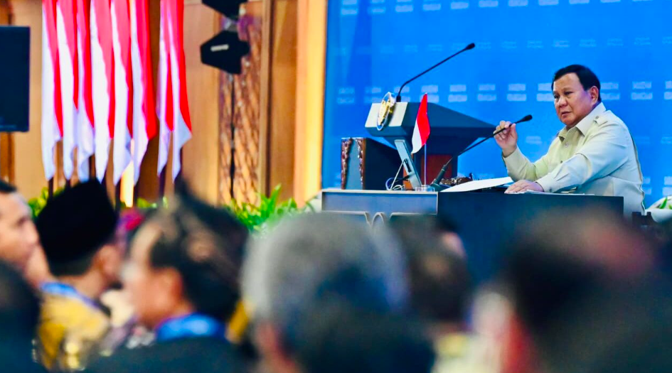 Presiden Prabowo Subianto memberikan sambutan pada penutupan Sarasehan Kebangsaan Konvensi Sains, Teknologi, dan Industri Indonesia (KSTI) Tahun 2026 di Jakarta International Convention Center (JICC), Jakarta, pada pada Minggu, 28 Juni 2026. (Foto: BPMI Setpres)