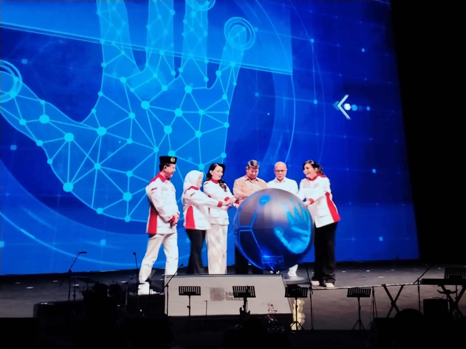 Pengukuhan pengurus Srikandi Jaga Desa digelar di Ballroom The Djakarta Theater, Jakarta, Jumat (3/7/2026) malam. Agenda dilanjutkan dengan penandatanganan Perjanjian Kerja Sama (PKS) strategis antara ABPEDNAS dan Serikat Media Siber Indonesia (SMSI). (Foto: Dok. SMSI)