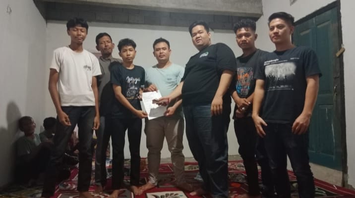Kedua belah pihak, baik keluarga korban maupun pihak pelaku, sepakat untuk menyelesaikan permasalahan secara kekeluargaan. (Foto: Serikat News) 