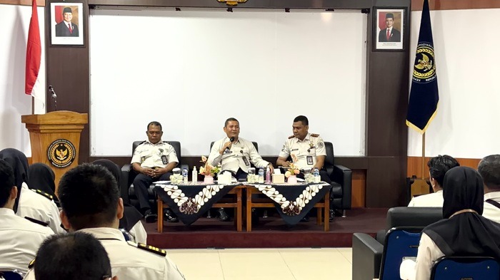 Kakanwil Ditjenpas DIY Muhammad Ali Syeh Banna menyampaikan arahan kepada jajaran Bapas Kelas I Yogyakarta dalam upaya memperkuat tata kelola pemasyarakatan yang profesional dan adaptif. (Foto: Humas Bapas Yogyakarta)