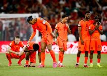 Adu Pinalti Menghukum Belanda
