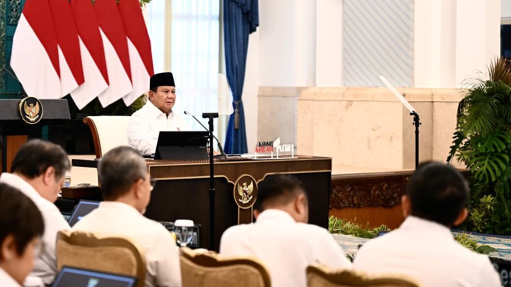 Presiden Prabowo Subianto menyampaikan taklimat pada Sidang Kabinet Paripurna (SKP) yang digelar di Istana Negara, Jakarta, Senin (20/7/2026). (Foto: BPMI Setpres)