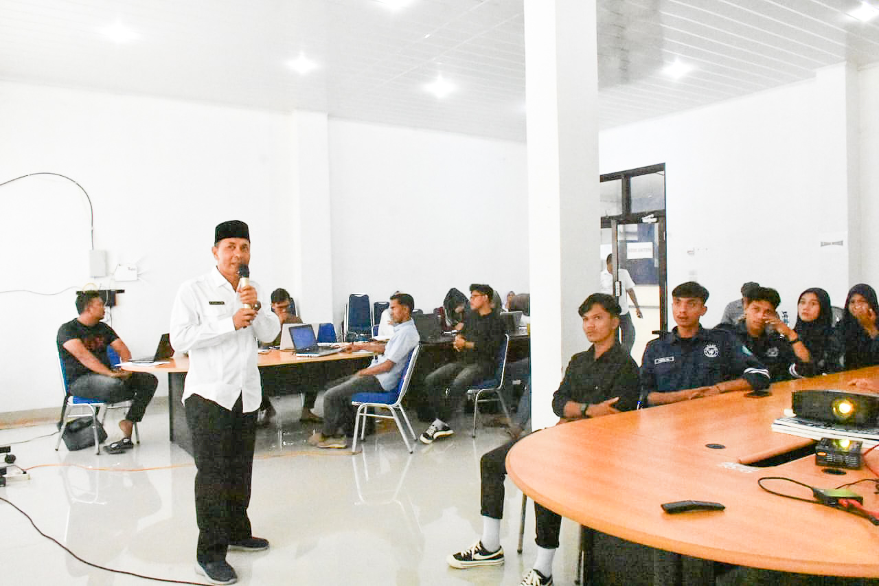 Kepala Dinas Komunikasi, Informatika dan Persandian (Diskominfosan) Kabupaten Bireuen, M. Zubair, mengatakan keberagaman usaha masyarakat menjadi modal penting dalam memperkuat ekonomi kerakyatan. (Foto: Mc. Bireuen) 