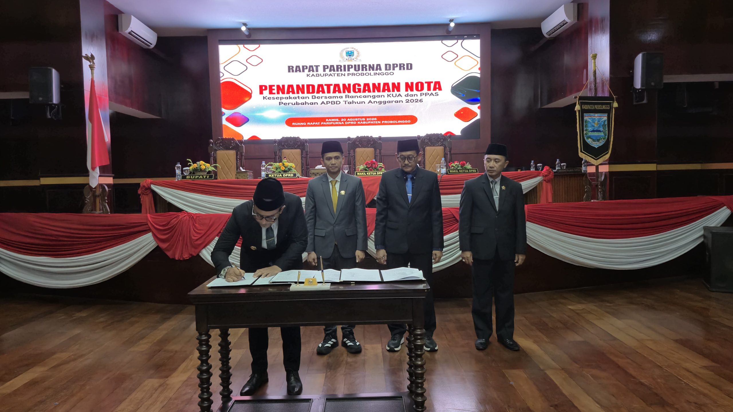 Bupati Probolinggo dan DPRD Teken Nota Kesepakatan KUA-PPAS, Tekankan Pemberian Manfaat Nyata