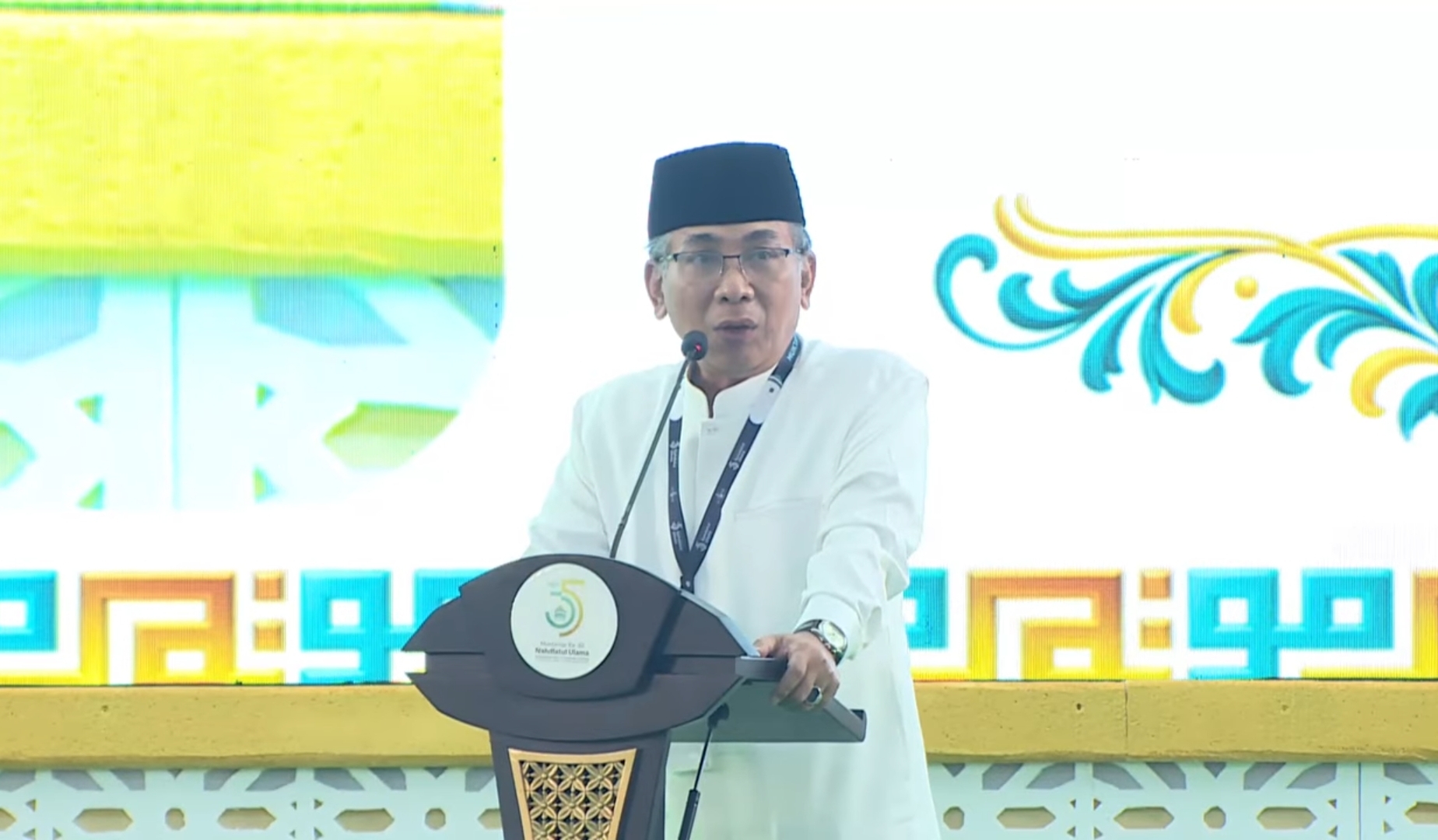 Ketua Umum Pengurus Besar Nahdlatul Ulama (PBNU) KH Yahya Cholil Staquf memberikan sambutan dalam pembukaan Muktamar ke-35 NU di Pondok Pesantren Bahrul Ulum Tambakberas, Jombang, Jawa Timur, Kamis (27/8/2026). (Foto: Yt. Tambakberas TV)