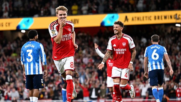 Sejumlah pemain Arsenal merayakan gol yang dicetak ke gawang lawan. (Foto: Getty Images) 