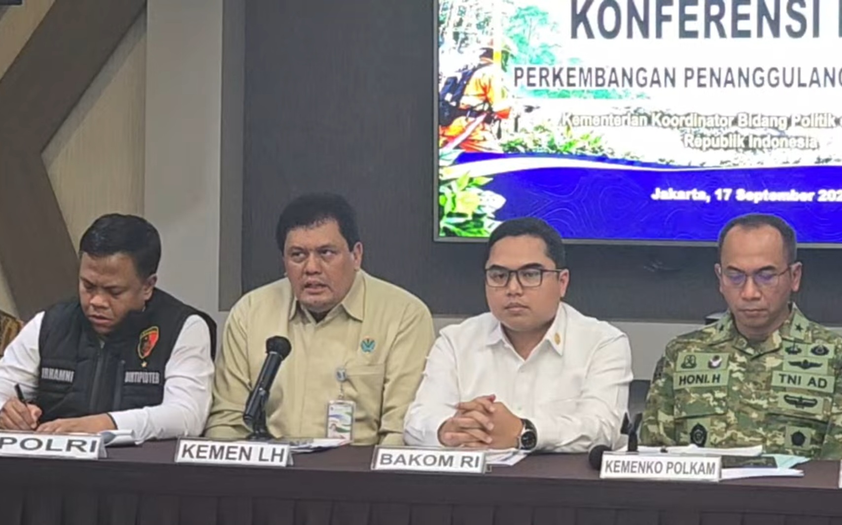 KLH mengimbau masyarakat mengurangi aktivitas di luar rumah karena kualitas udara di sejumlah provinsi terdampak karhutla berada pada kategori tidak sehat hingga berbahaya. (Foto: Istimewa) 