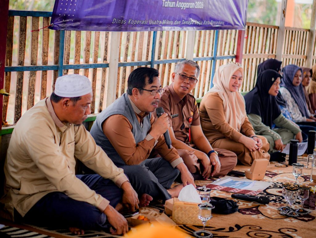Focus Group Discussion (FGD) yang diselenggarakan Dinas Koperasi, Usaha Mikro, dan Tenaga Kerja (Diskopukmnaker) Kota Banjarbaru bersama warga dan pelaku UMKM pada Senin (19/10/2026). (Foto: Mc. Banjarbaru)