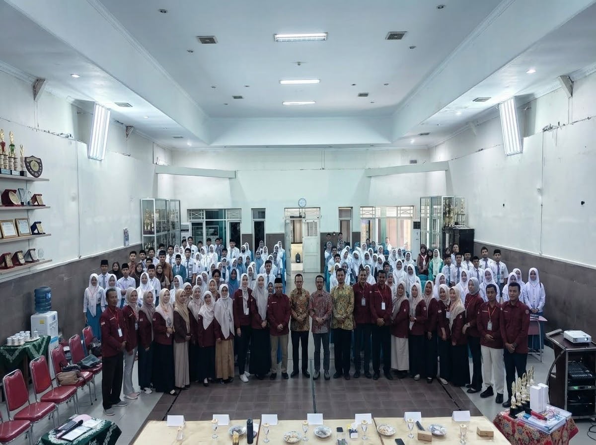 Kepala Cabdindik Jatim Wilayah Sumenep mengapresiasi Olimpiade Ekonomi gelaran MGMP sebagai wadah penjaringan siswa berprestasi menuju Olimpiade Sains Nasional. (Foto: Istimewa) 