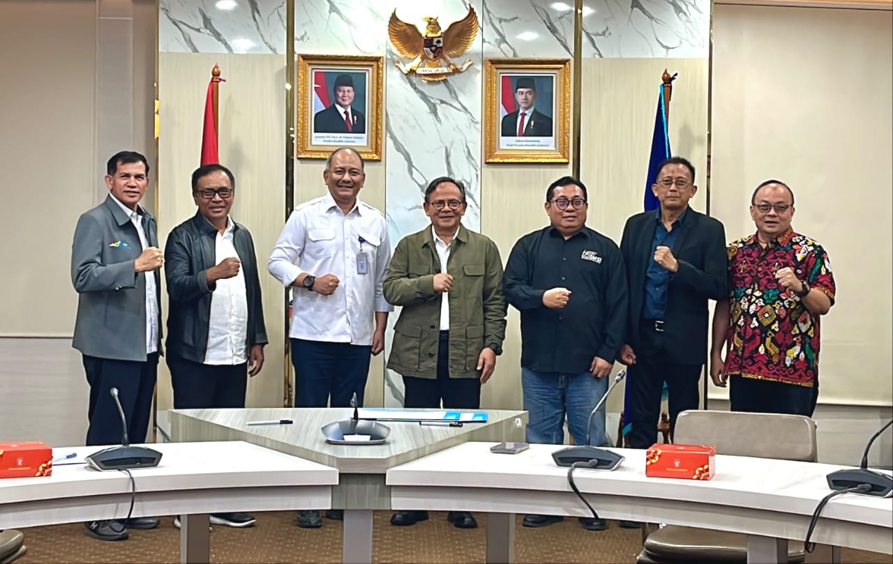 Penandatanganan nota kesepahaman (MoU) antara SMSI dan RRI di Ruang Rapat Direktur Utama RRI, Jakarta, Senin (26/10/2026). (Foto: Dok. SMSI) 